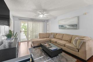 Spacious 4 beds 4 baths Condo Mins to Shands, UF, & DOWNTOWN! - 2