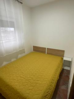 Red Brick Airport Apartment - 5