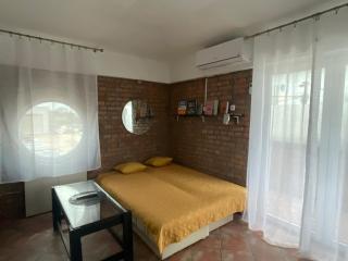 Red Brick Airport Apartment - 4