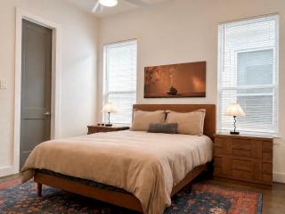 Houston House Downtown Stays - 2