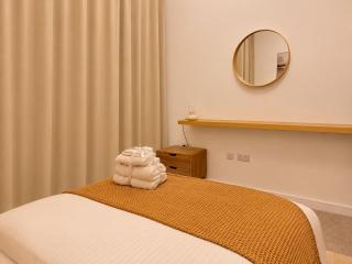 Centre Court Stays, The Stratford Collection - 3