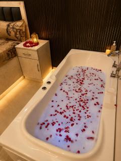 Elvora Stay's - Studio with Jacuzzi - 8