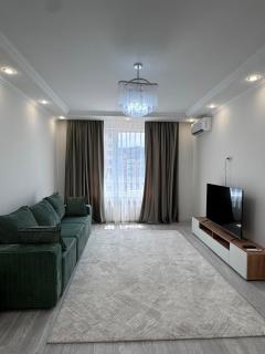 Modern 1BR Apartment with Panoramic View near the Park - 0