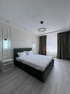 Modern 1BR Apartment with Panoramic View near the Park - 8