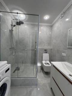 Modern 1BR Apartment with Panoramic View near the Park - 5