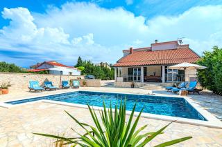 Holiday House Paula sa privatnim grijanim bazenom na mirnoj lokacija blizu mora - Privlaka (Brevilacqua) - 7