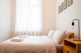 Spacious 4 bedroom apartment 2 bathrooms - 1