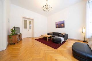 Spacious 4 bedroom apartment 2 bathrooms - 7