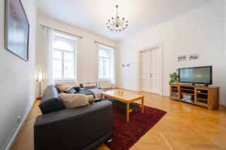 Spacious 4 bedroom apartment 2 bathrooms - 9