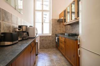 Spacious 4 bedroom apartment 2 bathrooms - 8
