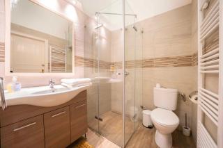 Spacious 4 bedroom apartment 2 bathrooms - 7