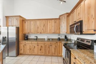 Blacktail Retreat - Close to Skiing & Glacier Park - 2