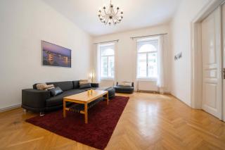 Spacious 4 bedroom apartment 2 bathrooms - 8