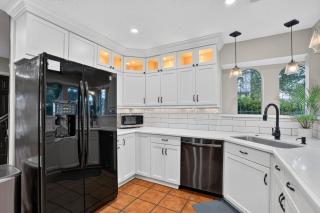 Spacious 4BR Home with Game Room near Woodlands - 7