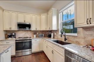Beach Downtown-Family & Pet Friendly-Balcony & Garage-10 Acre Park with Pickleball, Tennis & Basketball-Lido Beach-Opera-Symphony-St Armands Circle - 3