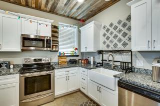 9 Mi to Dtwn: Barndominium in Lubbock - 2