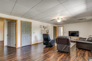 8 Mi to Nat'l Military Park: Rural Pea Ridge Base - 7
