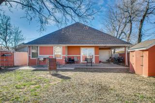 4 Mi to Bricktown Excitement! Group Escape w/ Yard - 7
