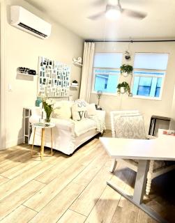 Beachtown Remote Worker Friendly-High Speed WiFi-Pets Welcome-Lido Beach-Opera-Symphony-Walk or Bike to Restaurants-10 Acre Park with Pickleball, Tennis, Basketball - 4