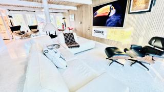 Siesta Key Beach - Sauna - Heated Saltwater Pool - Family & Pet Friendly - Fenced in Back Yard - Beach Gear & Beach Bikes Included -Zachs Private Beach House - 5