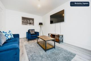 Spacious Luton 4BR Villa Sleeps 8 Free Parking - 7