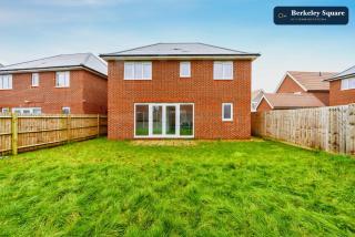 Spacious Luton 4BR Vila Sleeps 8 Free Parking - 8