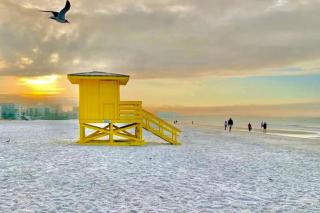 Beach Downtown-Family & Pet Friendly-Balcony & Garage-10 Acre Park with Pickleball, Tennis & Basketball-Lido Beach-Opera-Symphony-St Armands Circle - 7
