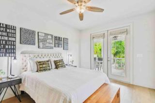 Beach Downtown-Family & Pet Friendly-Balcony & Garage-10 Acre Park with Pickleball, Tennis & Basketball-Lido Beach-Opera-Symphony-St Armands Circle - 6