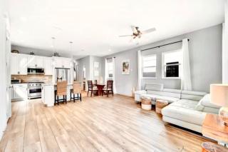 Beach Downtown-Family & Pet Friendly-Balcony & Garage-10 Acre Park with Pickleball, Tennis & Basketball-Lido Beach-Opera-Symphony-St Armands Circle - 2