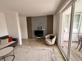 Modern 1BR Apartment Near Prishtina Airport, Prishtina City - 5