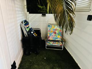 Walk to Siesta Key Beach-Remote Worker Friendly -High Speed WiFi- Bikes Included -Private Fenced In -Close to Restaurants, Coffee Houses & Shops - Paisleys Keep it Simple Casita - Siesta Key - 5