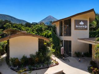 Arenal Kelja Luxury Villa ChúChú & MúcMúc-Jacuzzi-Volcano View - 0
