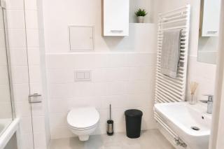 55 m2 Stylish Apartment with Balcony & Free Parking - 2
