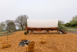 Unique Covered Wagon Tiny Home - Fire Pit - Grill - Stargazing - Sunrises - Glamping - 8