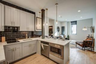 Chic Tennyson St Retreat - Walk to Shops & Cafes - 8