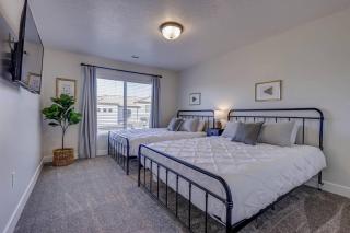Golden Gem of St George - Pool, Private HotTub, Fire Pit - 5