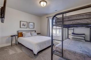 Golden Gem of St George - Pool, Private HotTub, Fire Pit - 3