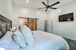 Modern Greers Ferry Lake Retreat for Big Groups - 9