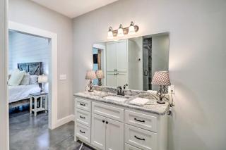 Modern Greers Ferry Lake Retreat for Big Groups - 7