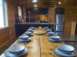 Renovated 6 Bedroom Chalet Hot Tub Near Village - 1