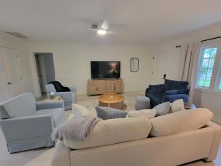 Charming 3BR St. Armands Retreat - 9
