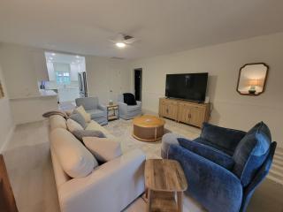 Charming 3BR St. Armands Retreat - 0