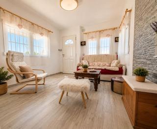 Charming Upper Bungalow with Terrace and Communal Pool in Torrevieja - 7