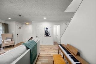 Music-Themed Montrose 2BR Townhome Sleeps 10 with Gated Parking - 1