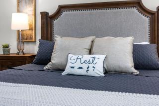 Music-Themed Montrose 2BR Townhome Sleeps 10 with Gated Parking - 8