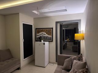 Modern Skyline Retreat Central Self Check-in - 4