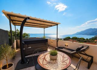 Apartman Štorija with Private Jacuzzi-Brela - 1