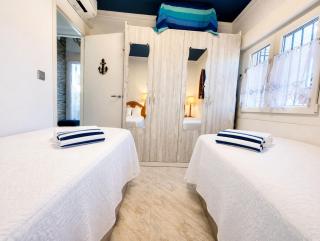 Charming Upper Bungalow with Terrace and Communal Pool in Torrevieja - 2