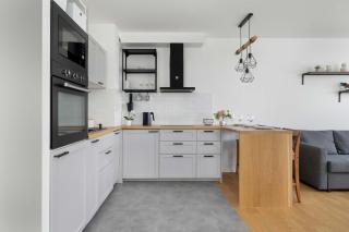 Functional Apartment with Parking in Cracow by Noclegi Renters - 1