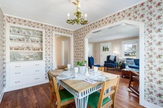 Noble House by Stahancyk House - 9